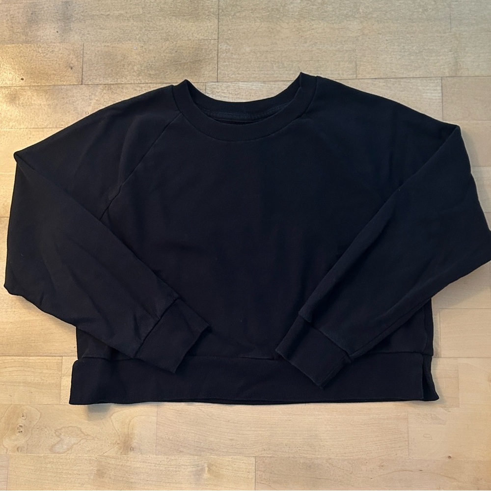 Colsie Black Cropped Crewneck Sweatshirt